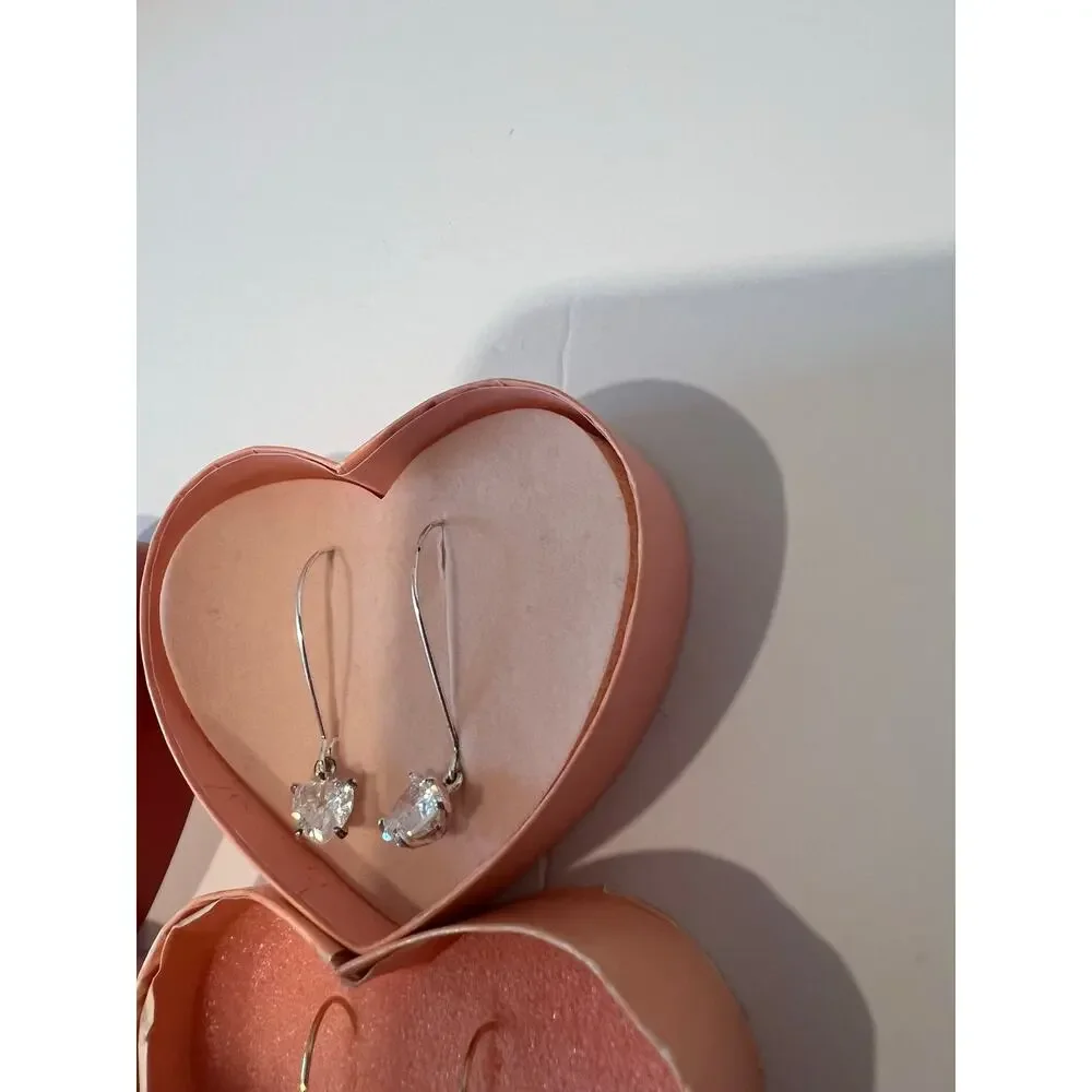 4 Pair of Avon Gift Giving Pierced Heart Shaped Earrings with Boxes Christmas - Picture 4 of 7